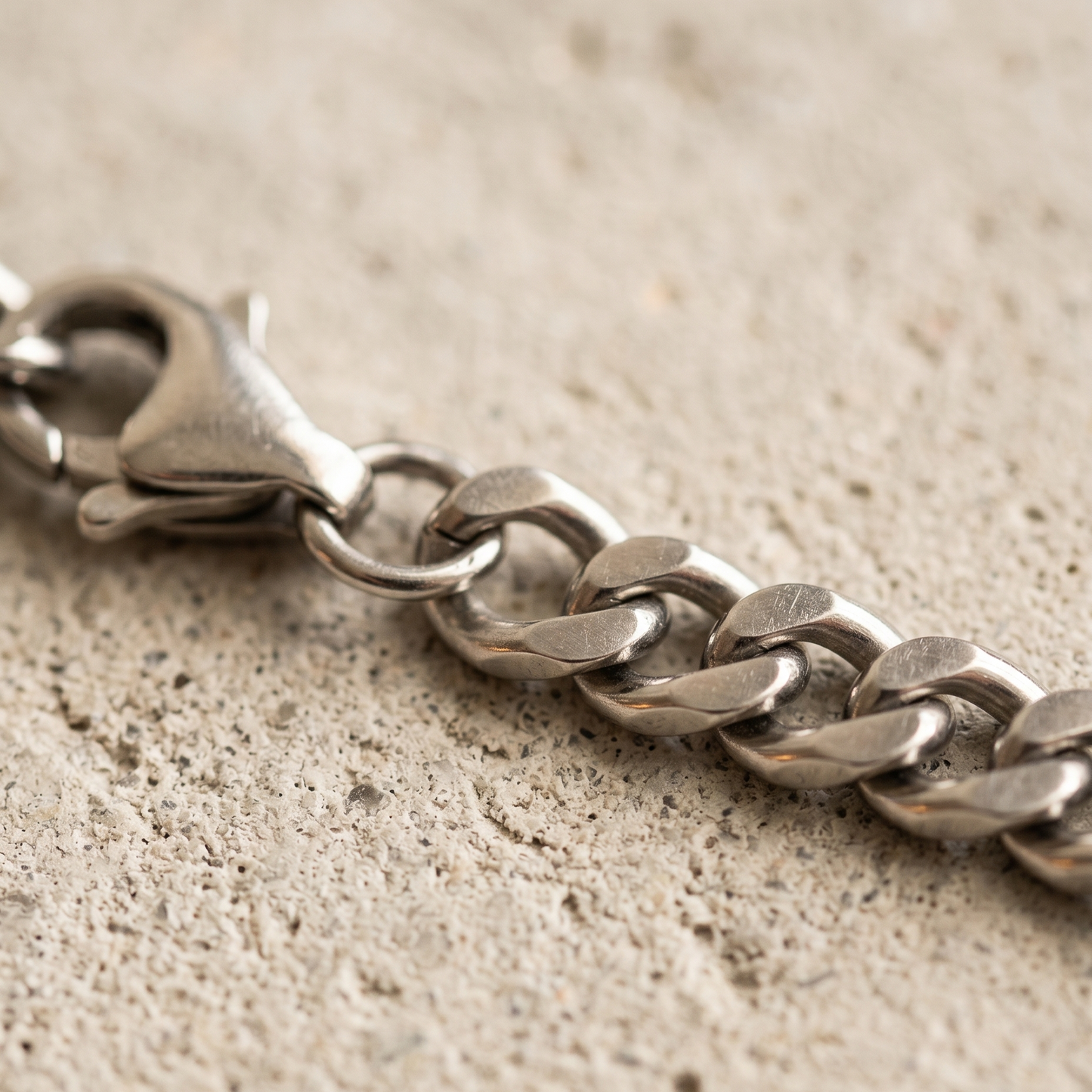 Cuban Link Kette Silber, Makro von Verschluss und Gliedern