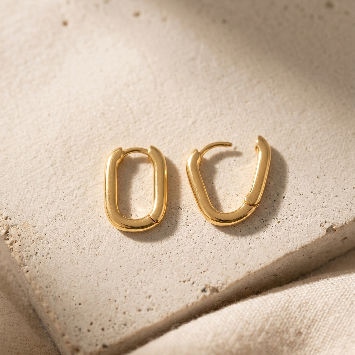 U-Ohrstecker Gold, Produktaufnahme – Velmoras