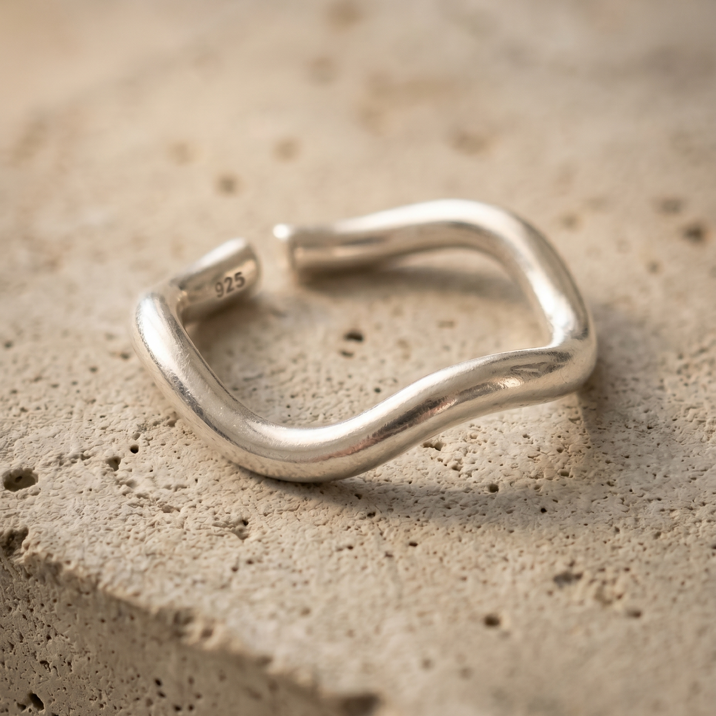 Wellenring Silber, Makro-Detail – Velmoras